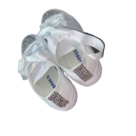 Crystal & Charms Low Top Converse Sizes 5-14 New In Box With Ribbon Laces - Picture 2 of 13